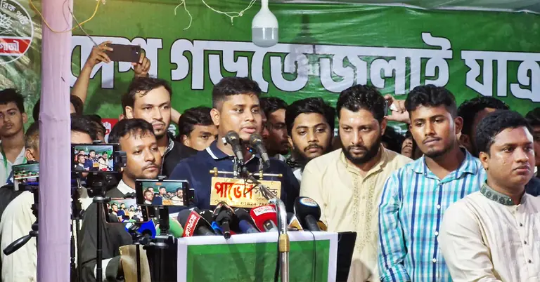 সমাবেশে বক্তব্য রেখেছেন হাসনাত আবদুল্লাহ